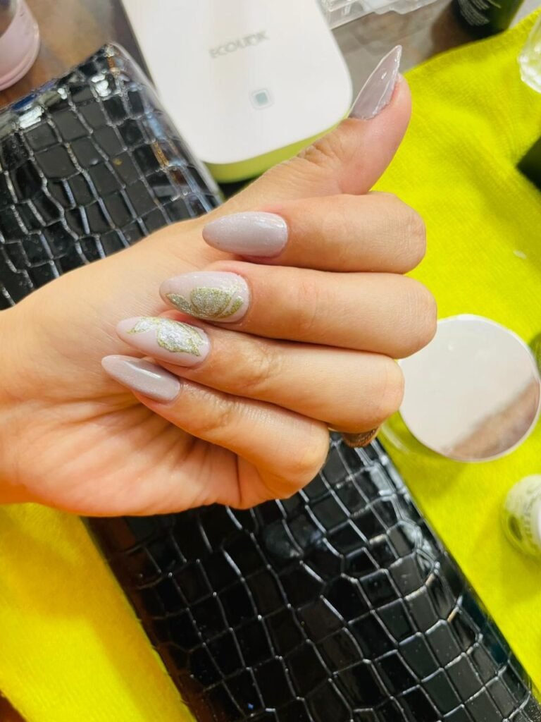 nails